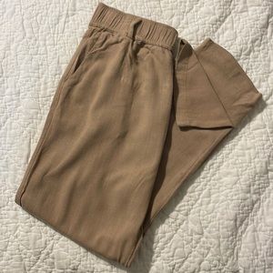 Umgee, elastic high wasted, ankle length linen pant with front tie belt.